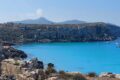 Favignana in e-bike: mare blu, calette lente e tramonti che avvolgono